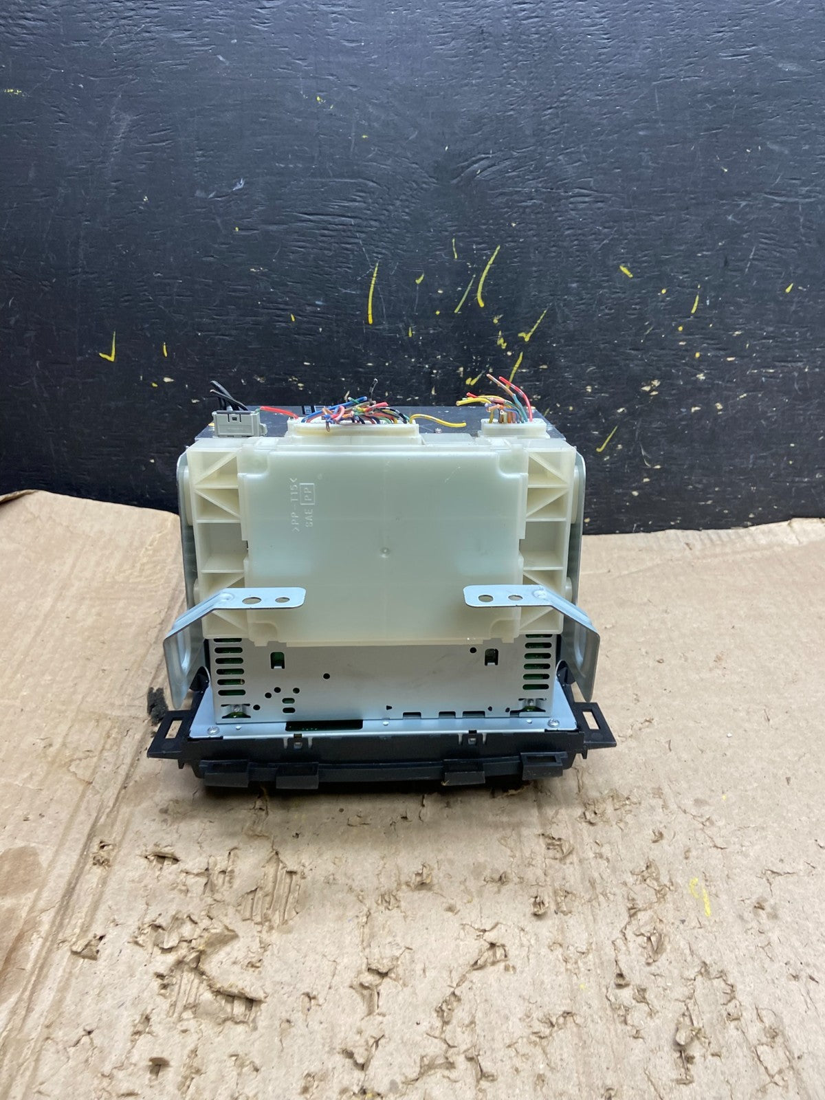 2009-2010 Nissan Murano AM FM Radio 6 CD Control Panel X6435 DG4