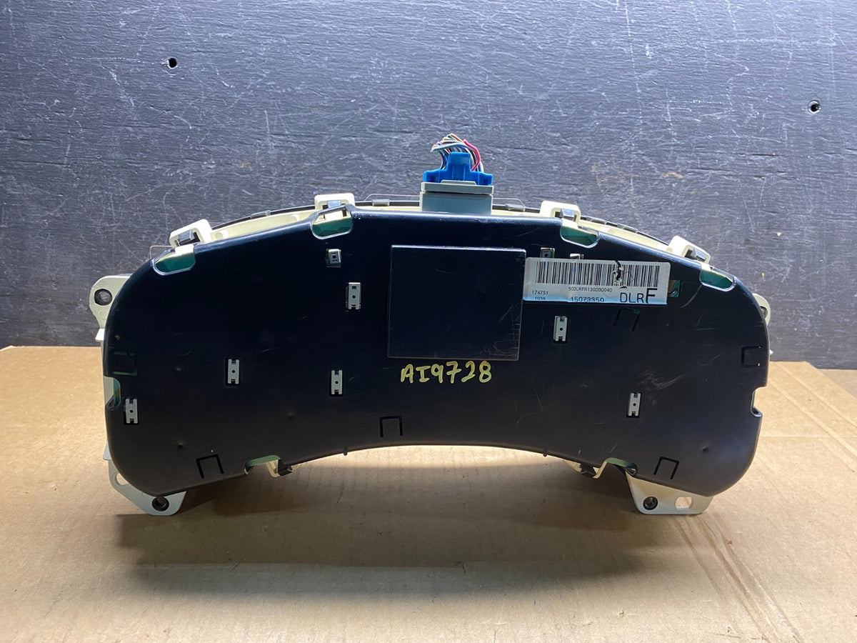2002 Cadillac Escalade Instrument Speedometer Cluster Gauge AI9728 DG4