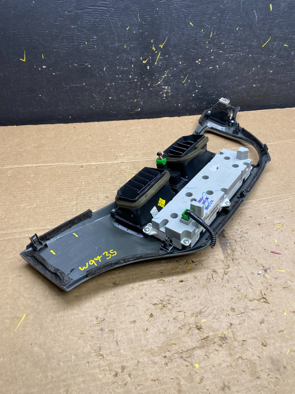 2005 to 2010 Honda Odyssey  Radio Climate Control Dash Trim Bezel W9735 DG4