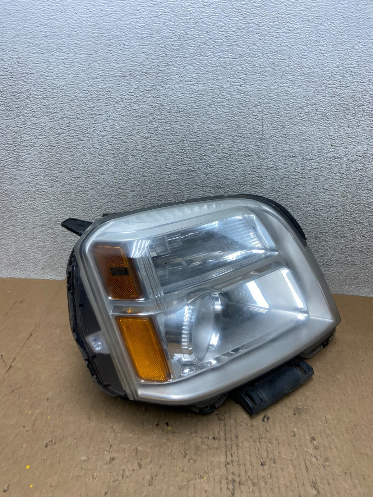 2010 to 2015 GMC Terrain Halogen Passenger Right Rh Side Headlight Oem Z8054 DW2