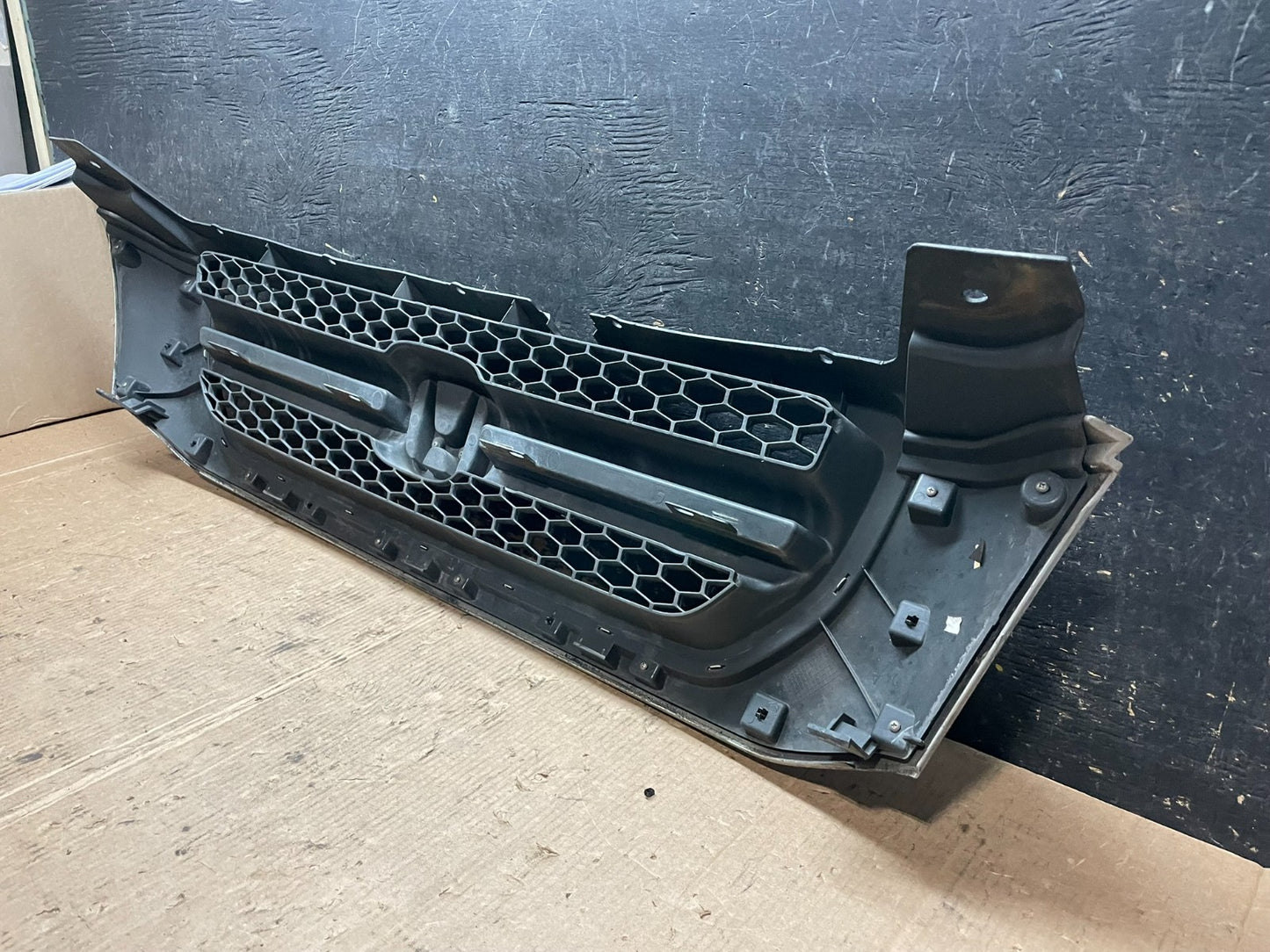 2003 2004 2005 Honda Pilot Front Upper Grill Grille Oem Z8093 DG7