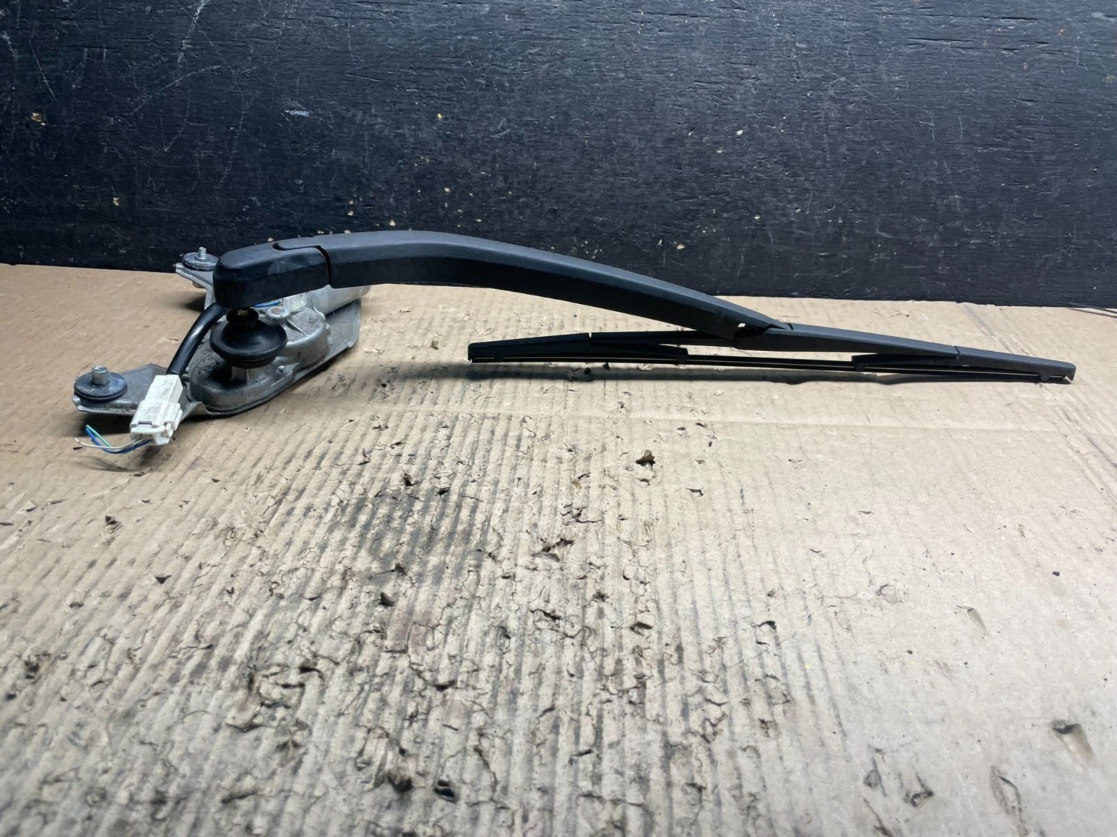 2004 to 2009 Toyota Prius Rear Wiper Windshield Motor U8173 DG3