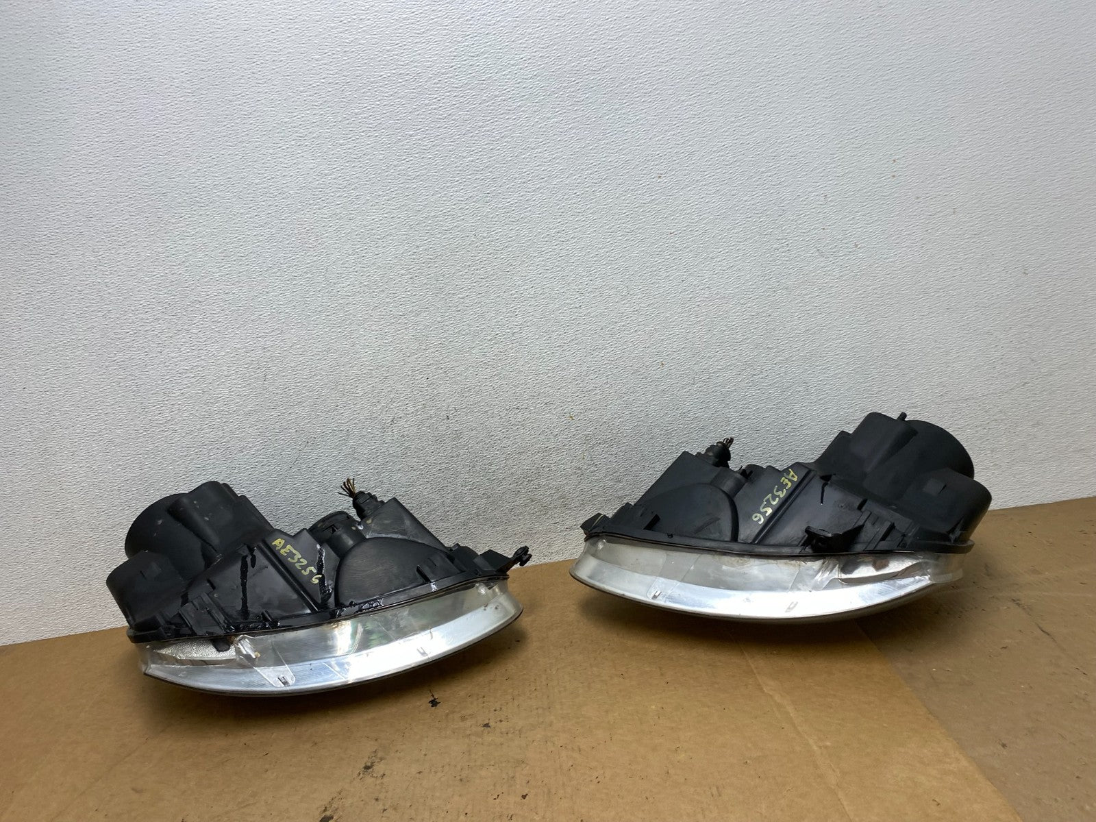 2005 to 2010 Volkswagen Jetta Left+Right Side Headlights Halogen AE3256 DW10