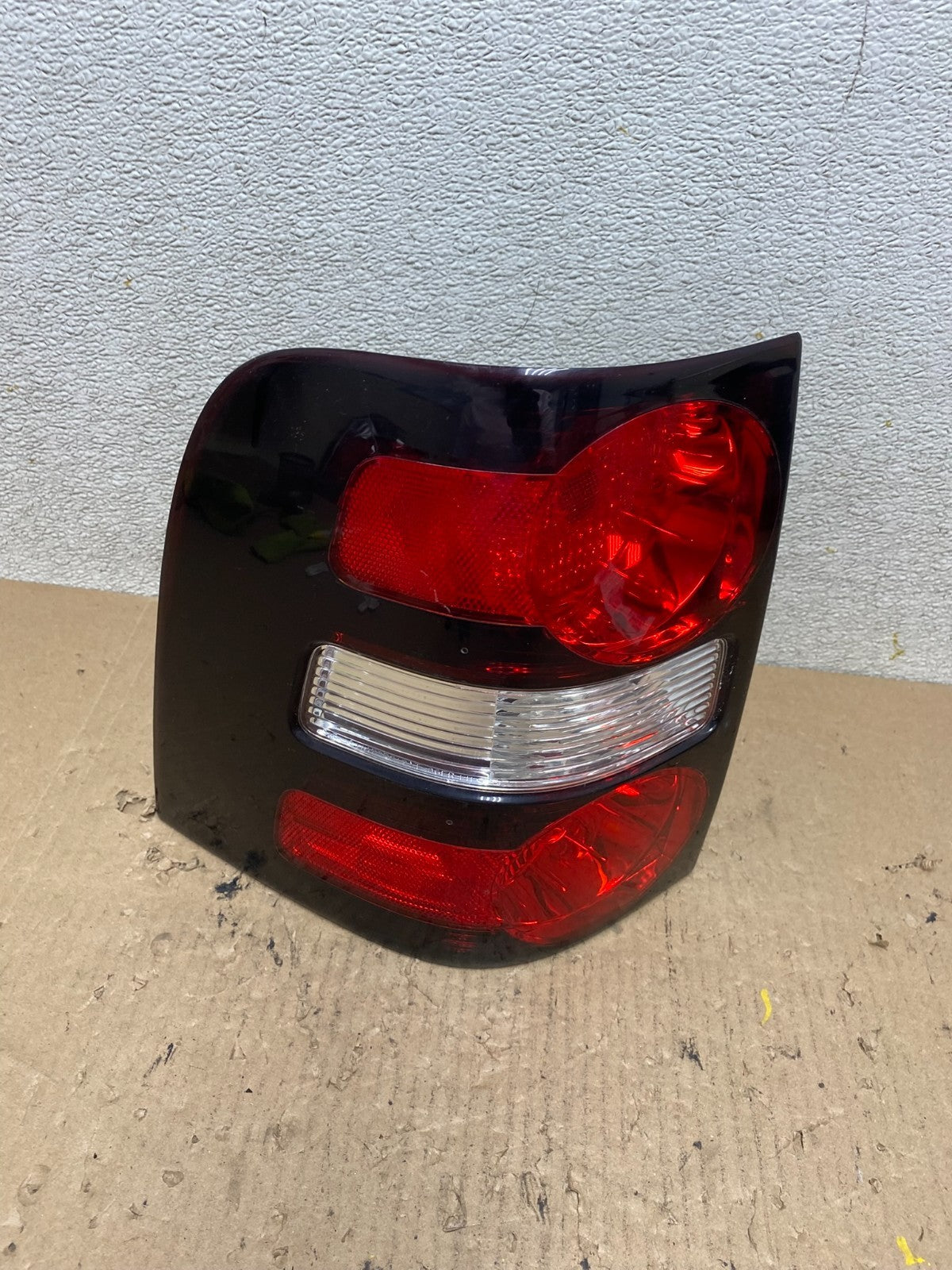 2006 to 2010 Ford Explorer Left Driver Lh Side Tail light OEM R8339 DW0