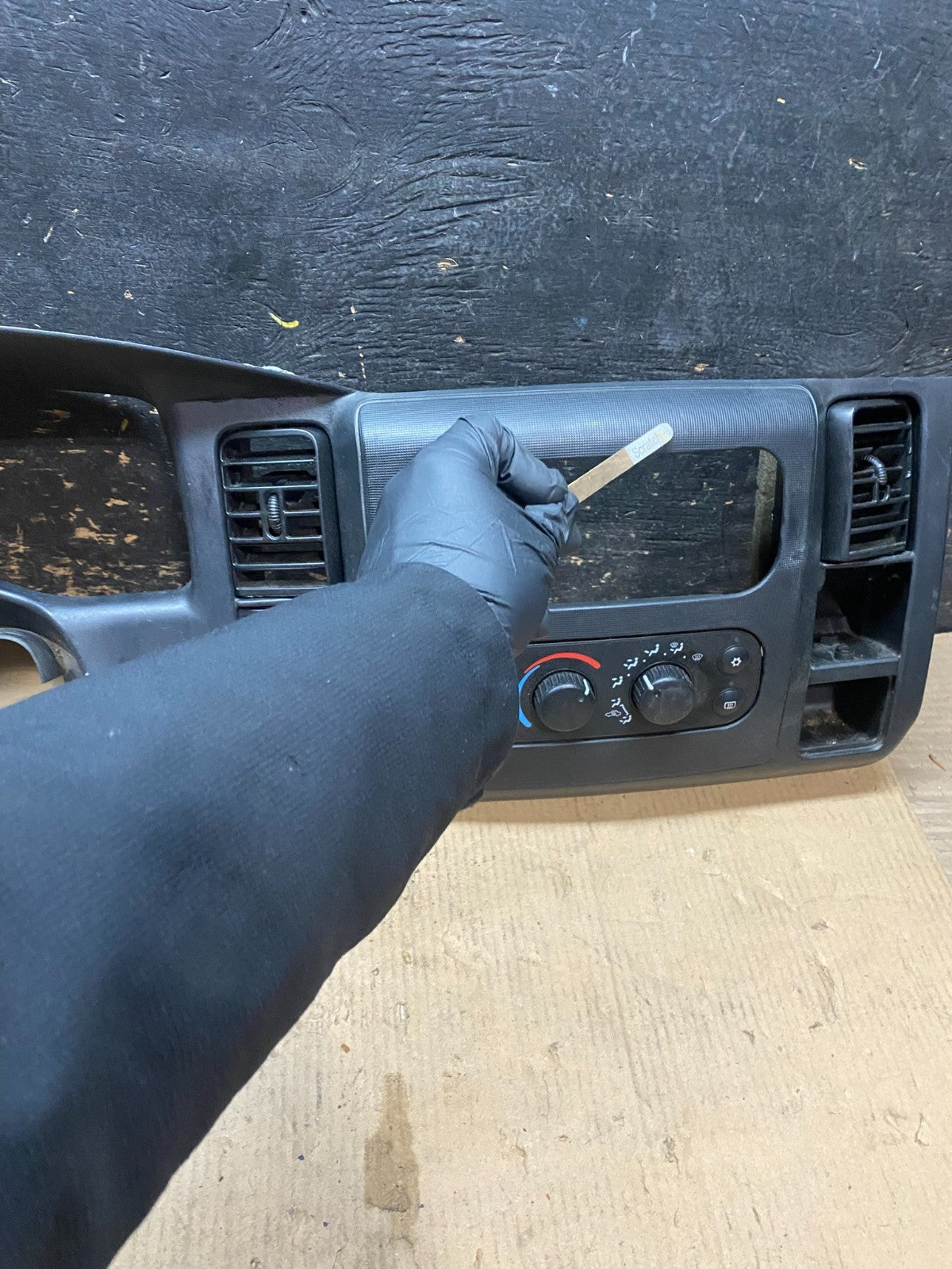 2001 2004 Dodge Dakota Speedometer Climate  Control Radio Panel Bezel X3170 DG4