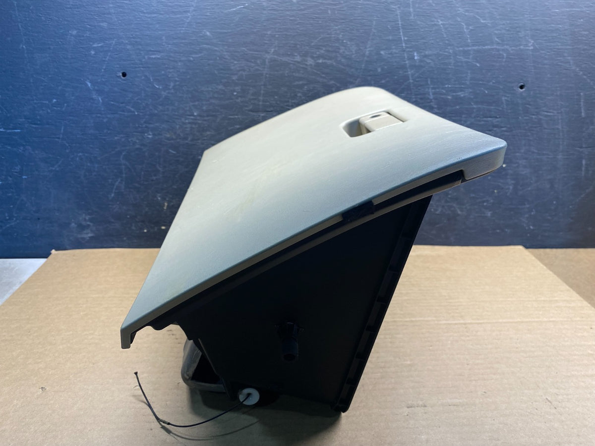 2001 - 2007 Toyota Highlander Front Right Passenger Storage Glove Box AI0024 DW2