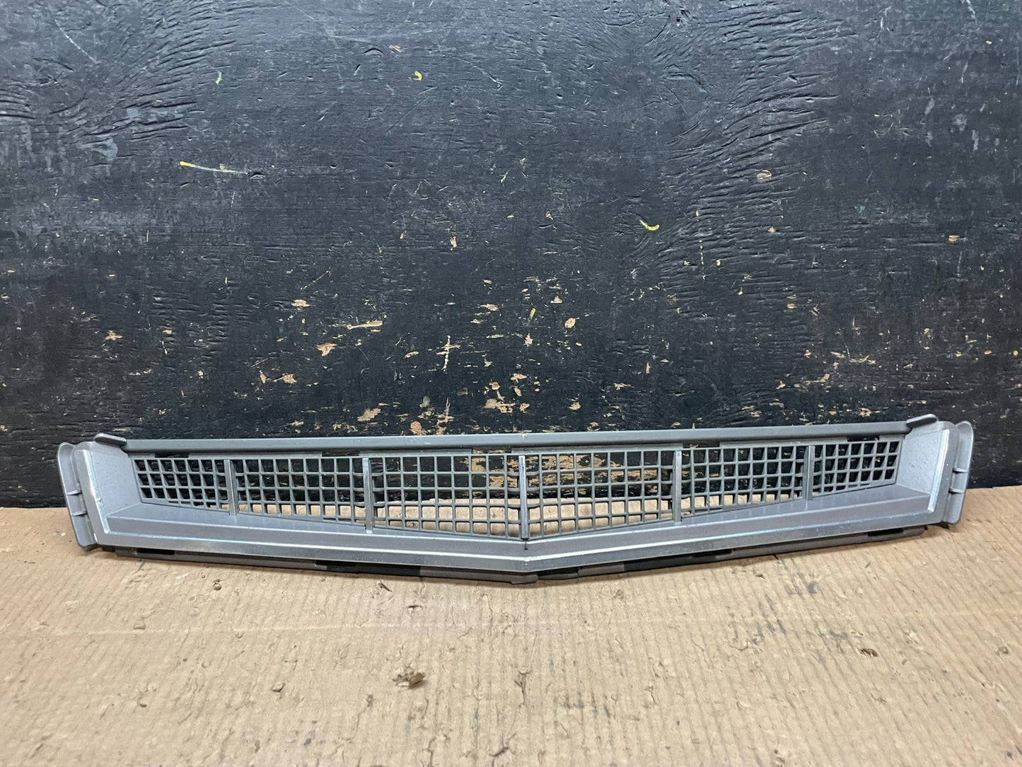 2008 to 2011 Cadillac Cts Front Lower Grill Grille OEM Y6565 DG0