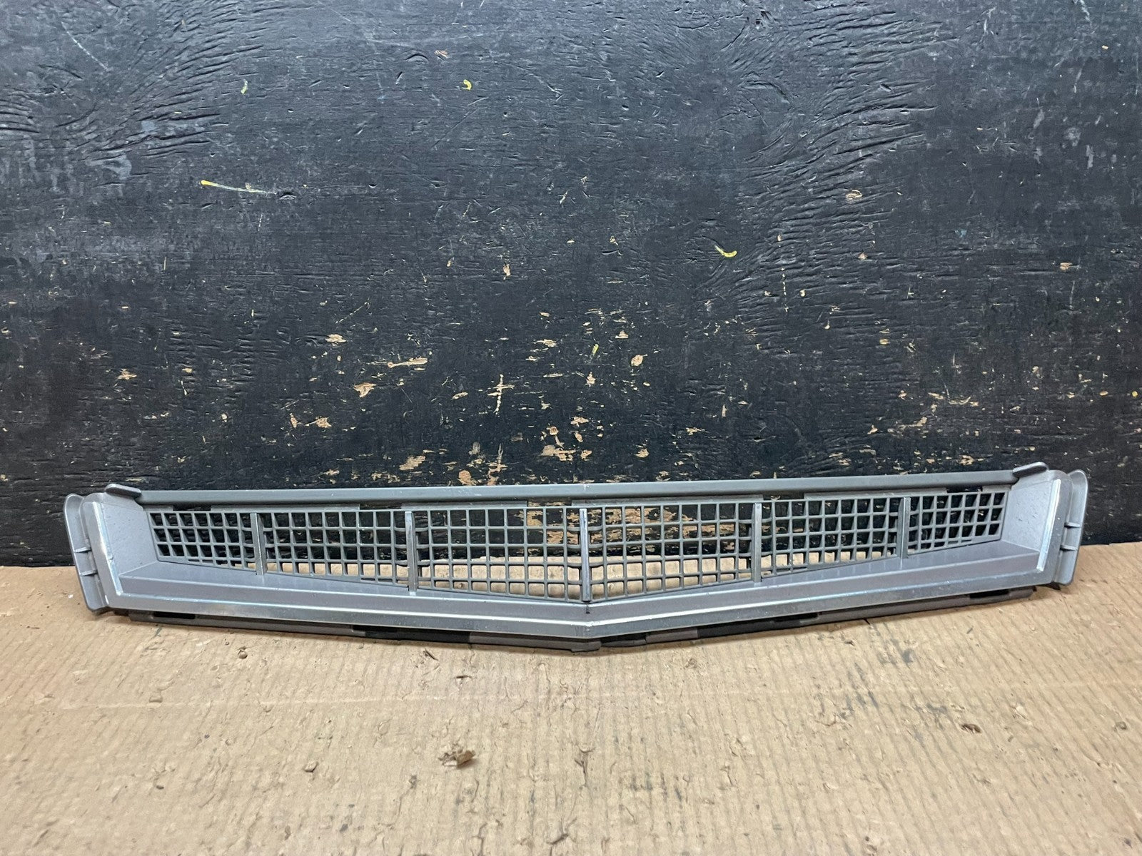 2008 to 2011 Cadillac Cts Front Lower Grill Grille OEM Y6565 DG0