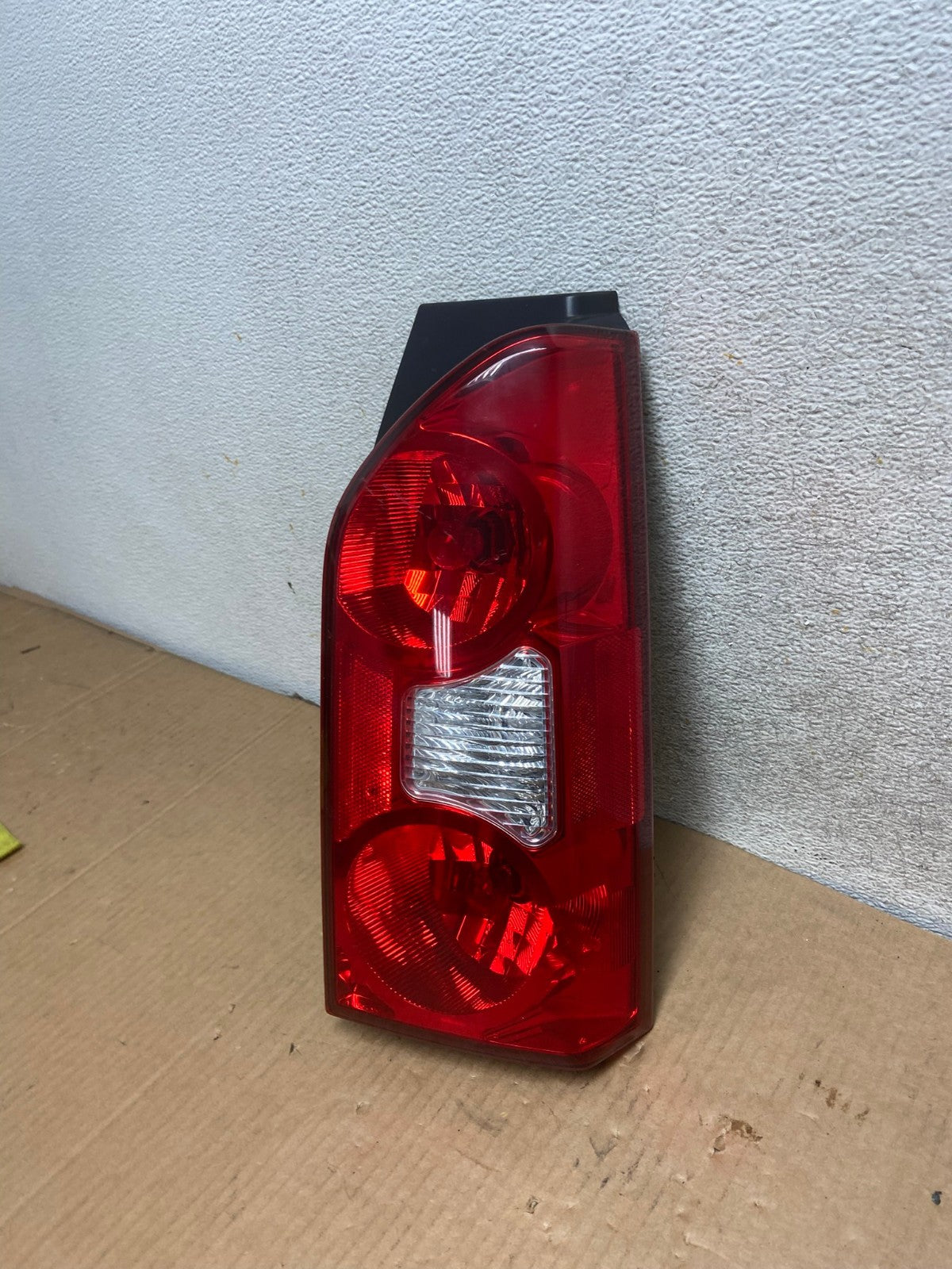 2005 to 2015 Nissan Xterra Right Passenger Rh Side Tail light AI6945 LK1