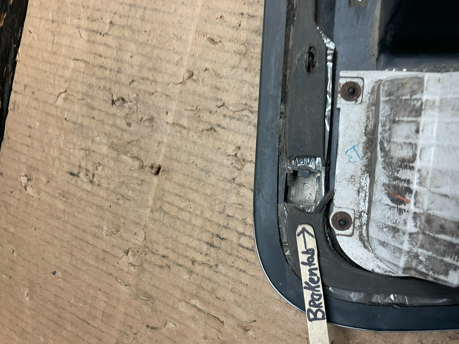 2003 to 2006 Lincoln Navigator Trunk Liftgate License Plate OEM Y6635 DG10