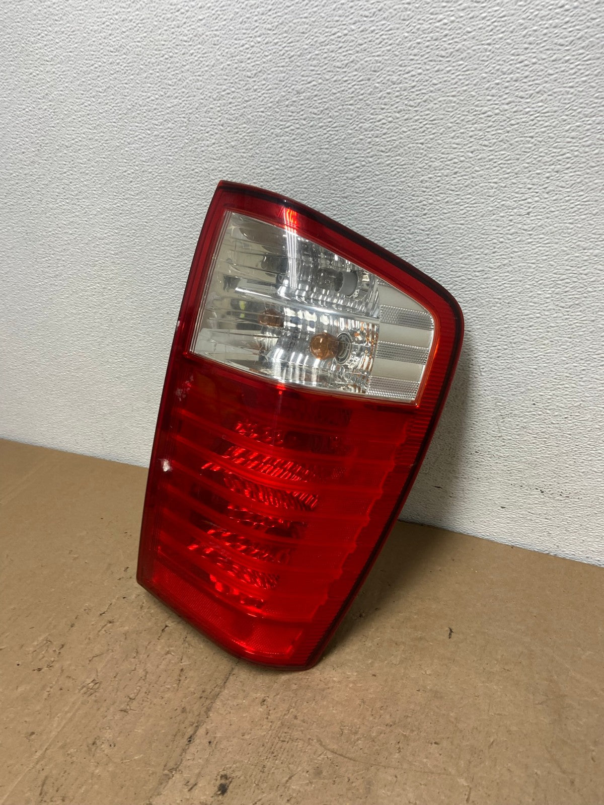 2007 to 2010 Kia Sedona Right Passenger RH Side Tail Light AC6071 LK1
