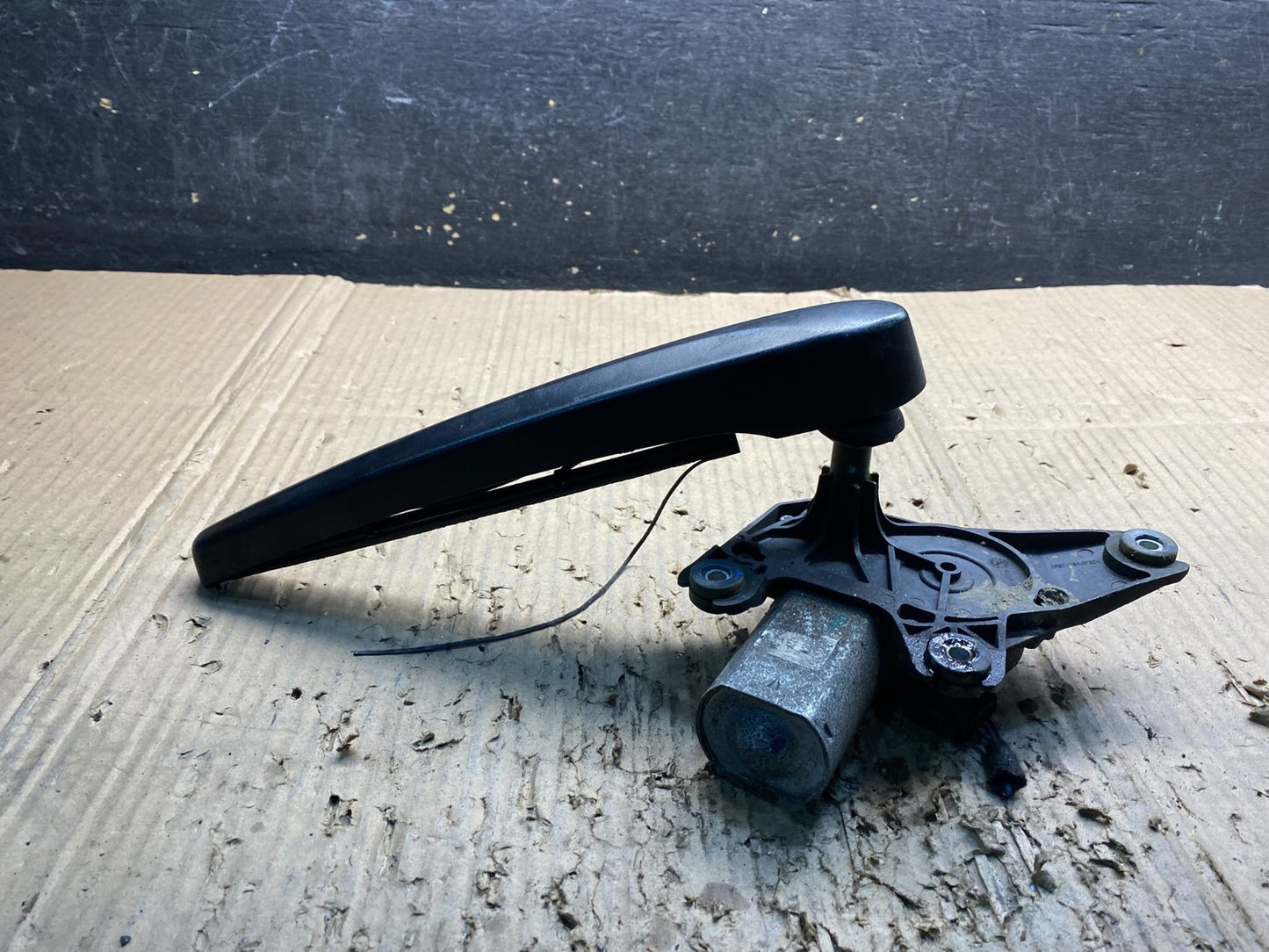 2013 to 2020 Buick Encore Windshield Rear Wiper Motor X4634 DG1