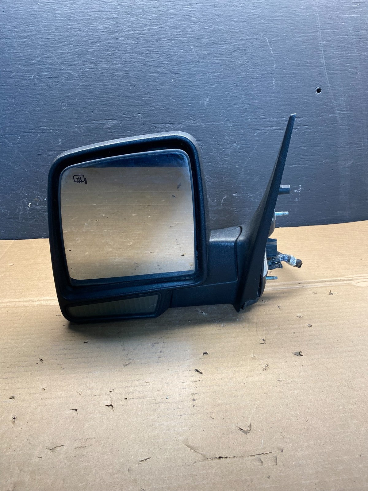 2003 to 2005 Lincoln Aviator Left Driver Side Door Heated Mirror AC8767 DG9