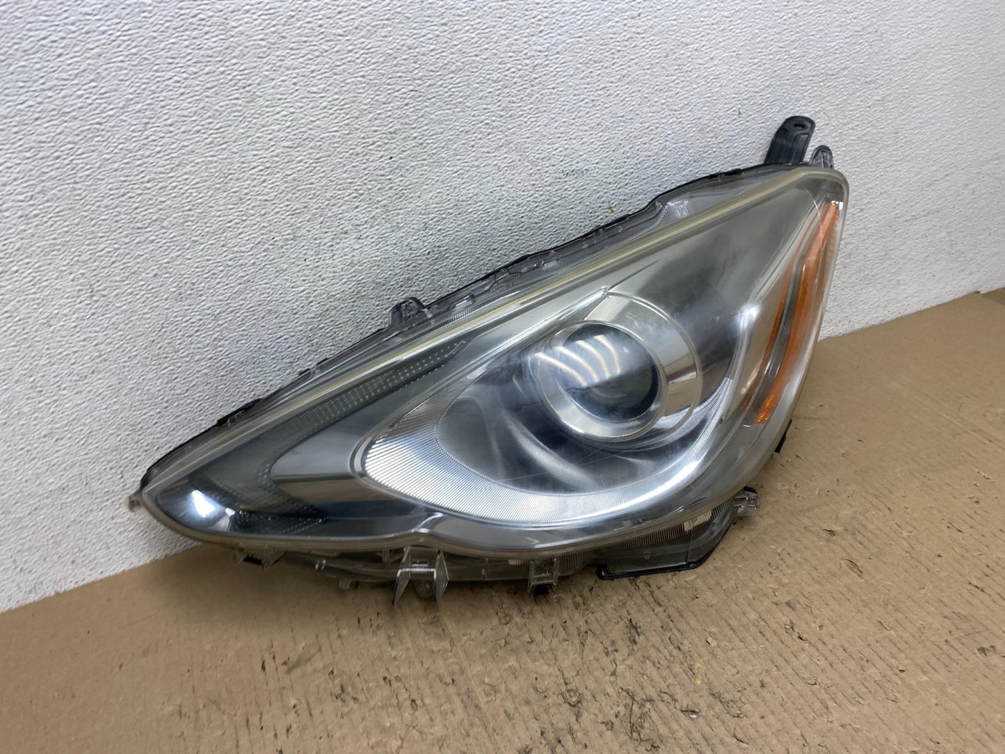 2012 2013 2014 Toyota Prius C Left Driver LH Side Halogen Headlight AF7002 DG2