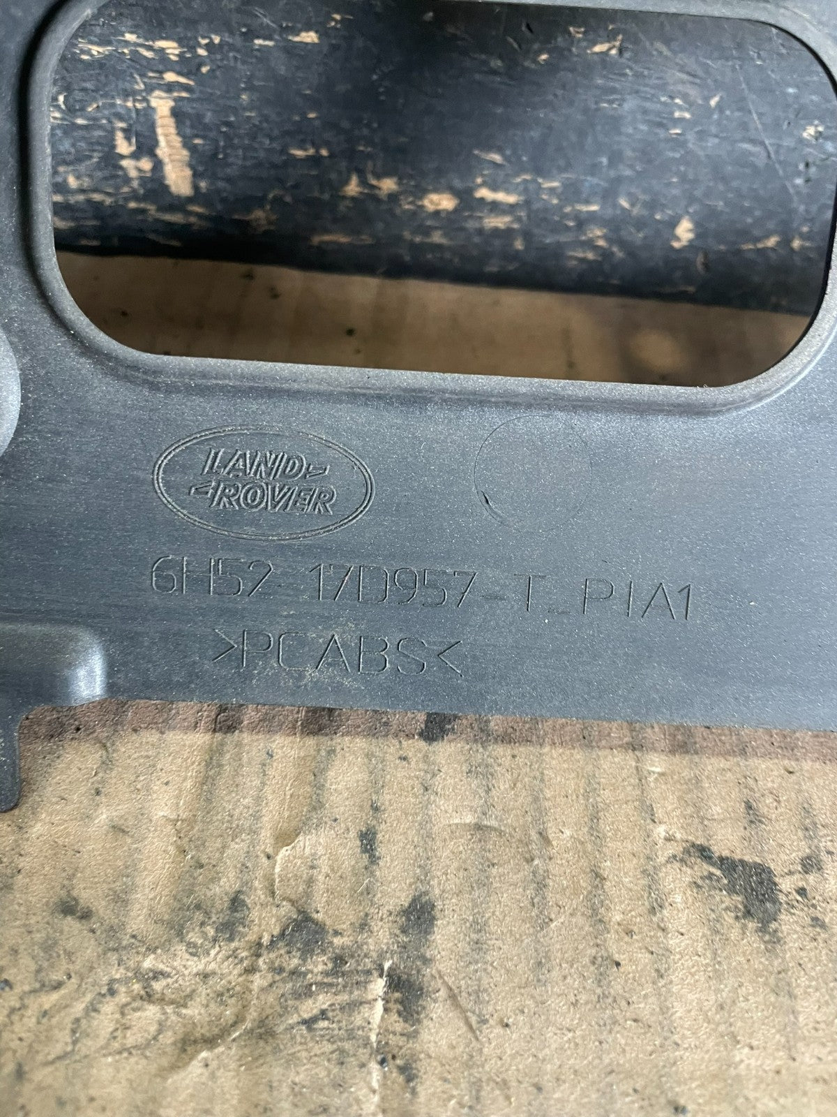 2008 to 2010 Land Rover LR2 Front Bumper Grille Grill P8727 DG7