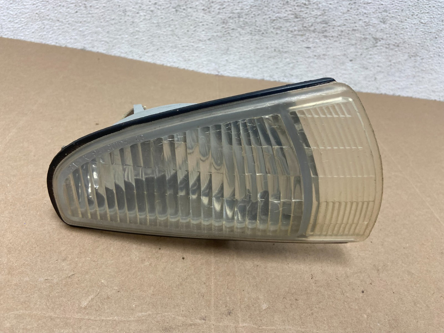 1995 to 1999 Buick Riviera Right Passenger Side Turn Signal Headlight AE48560