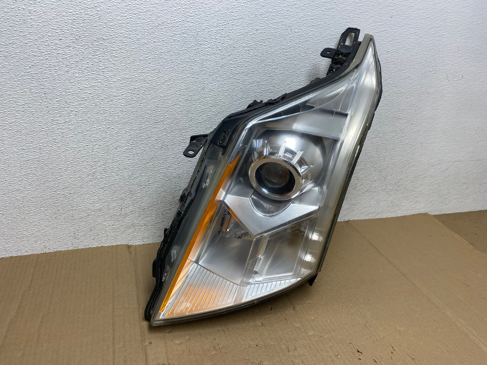 Halogen 2010 to 2016 Cadillac SRX Left Driver LH Side Headlight AE8935 LK2