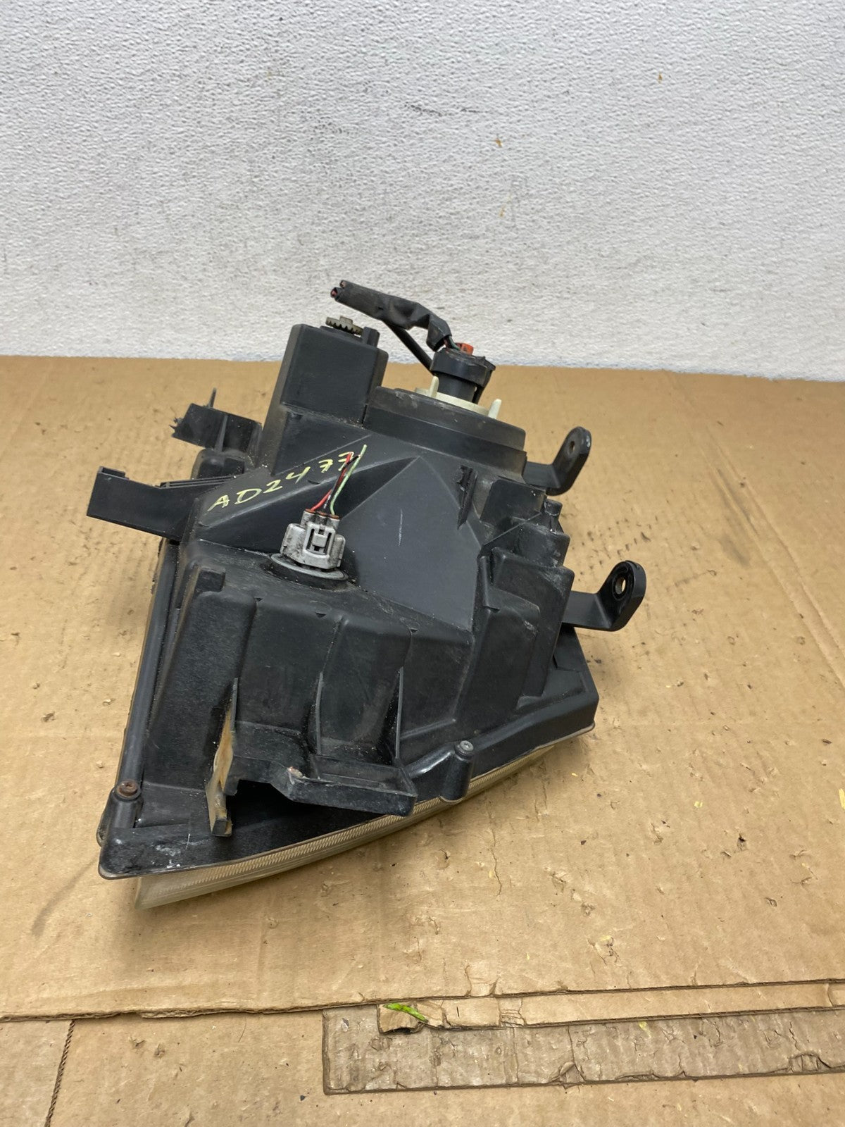 2005 - 2015 Nissan Xterra Driver Left LH Side Headlight AD2477 DW7