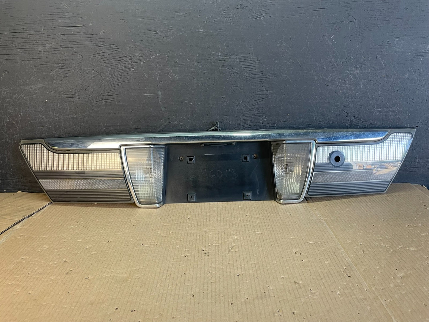 2006 to 2011 Mercury Grand Marquis Trunk Lid Center Tail Light AE3752 DG0