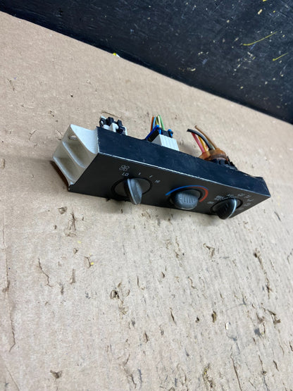2001 - 2007 GMC Chevrolet Astro Express Climate Control A/C T5974 DG2