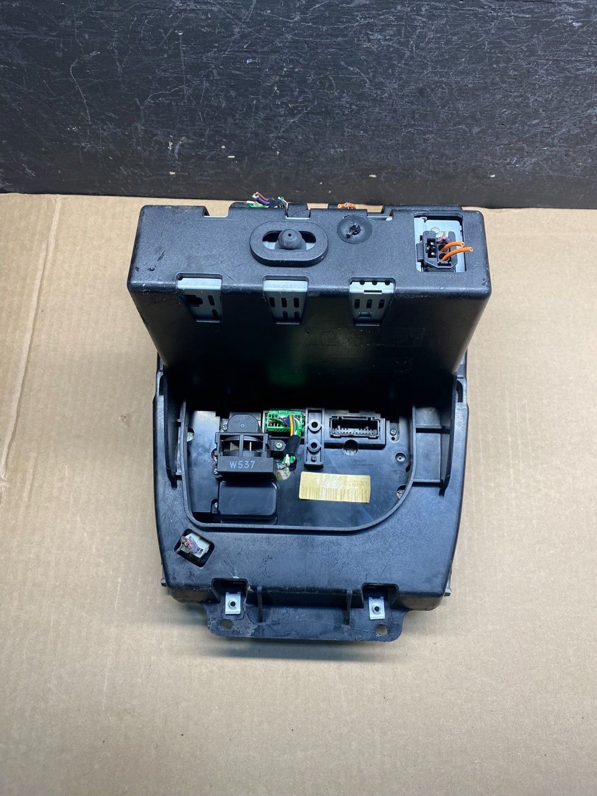 2003-2006 Volvo XC90 Center A/C Climate Control Radio Panel Bezel AE7874 DG5
