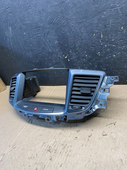 2014 2015 2016 Hyundai Equus Center Dash Radio Bezel Trim Air Vents OEM R8937 DG2