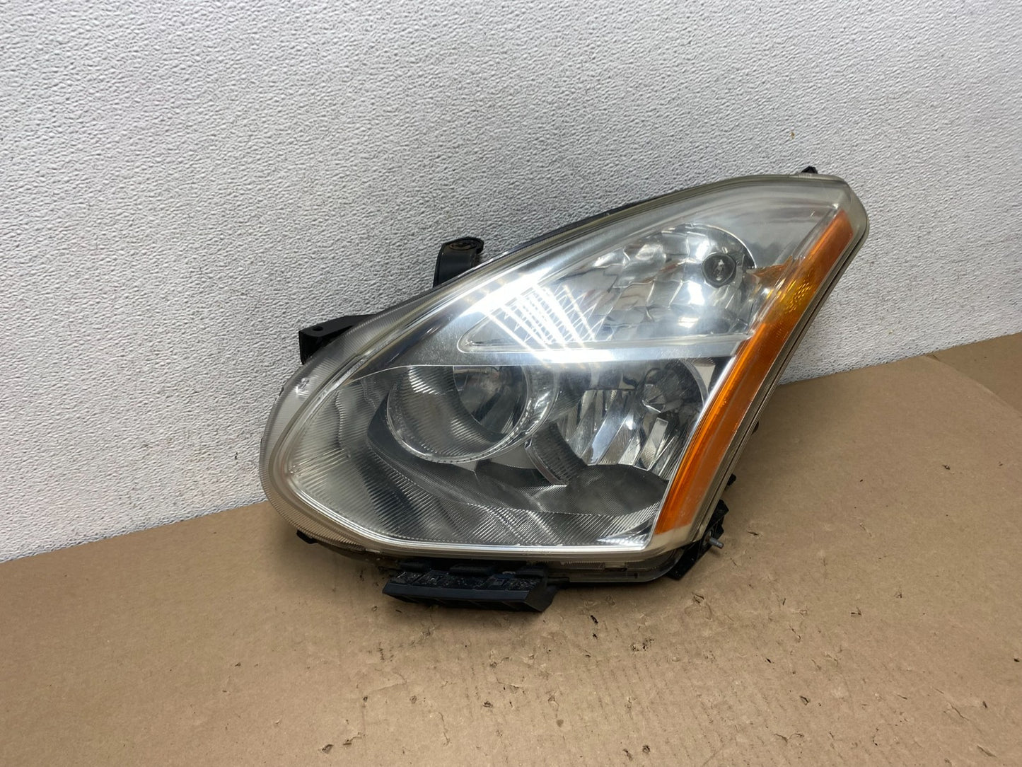 2008 to 2013 Nissan Rogue Left Driver LH Halogen Headlight AG6751 DW0