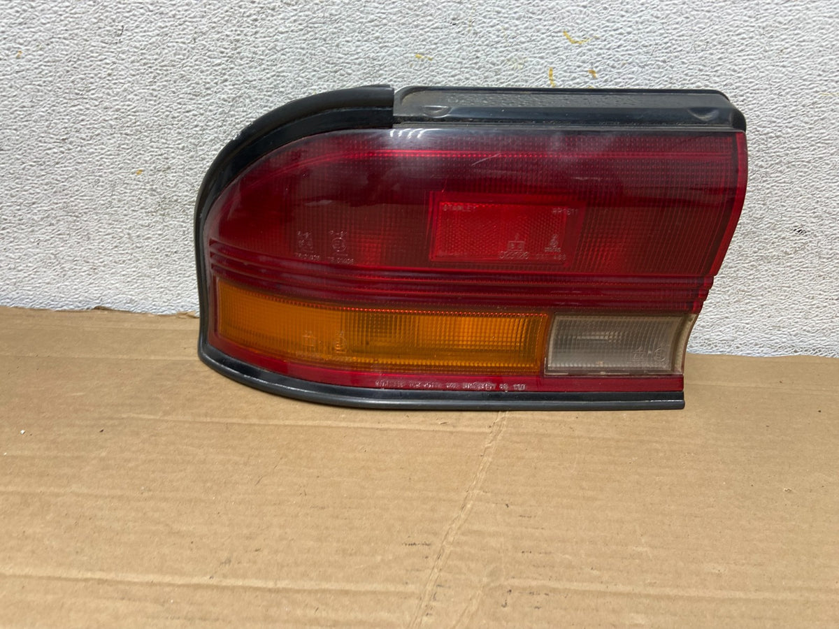 1991 Mitsubishi Galant Left Driver LH Side Tail Light AH2176 DG0