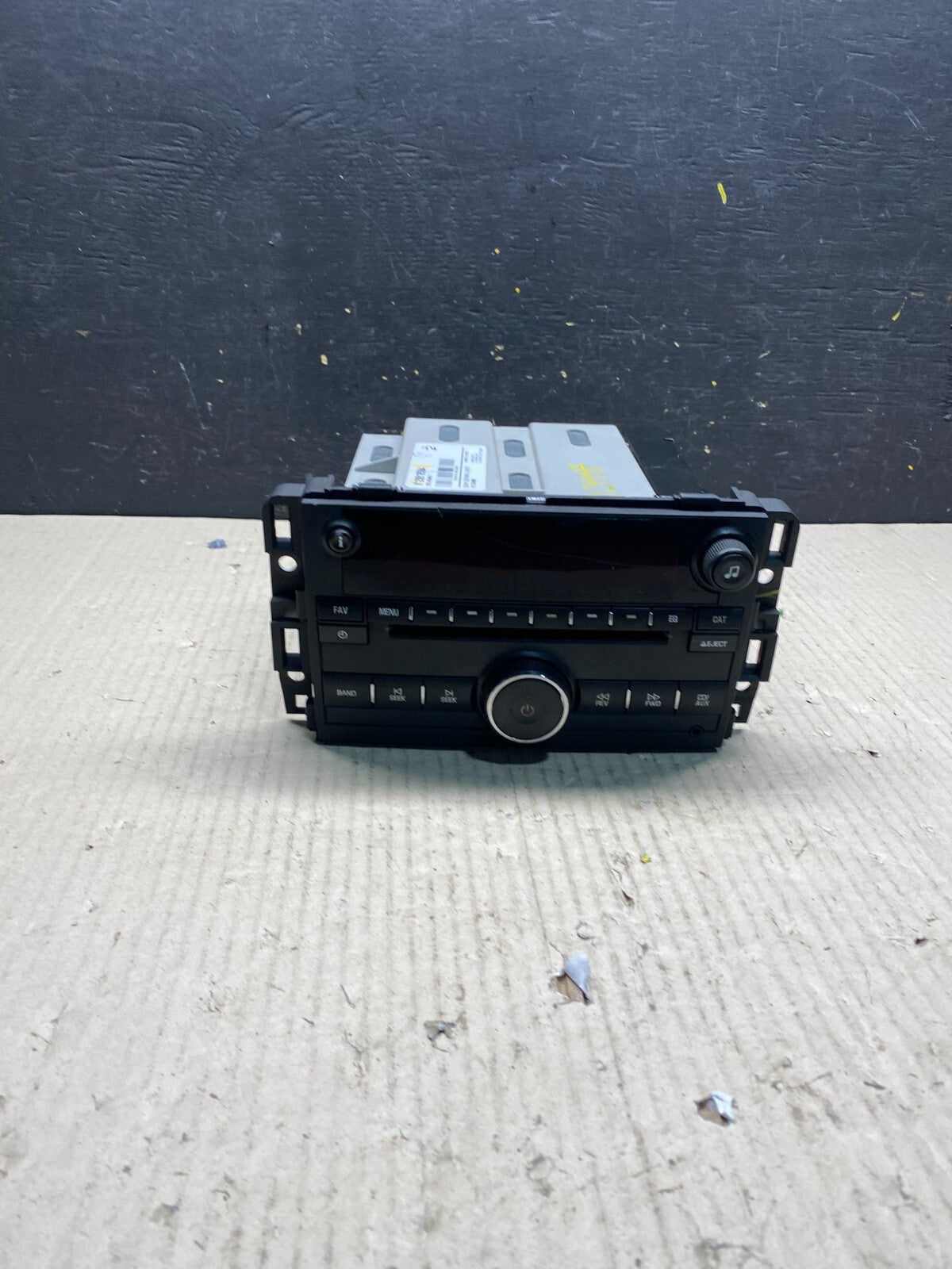 2010 Saturn Outlook Radio AM/FM CD MP3 AUX Receiver O3447 DG0