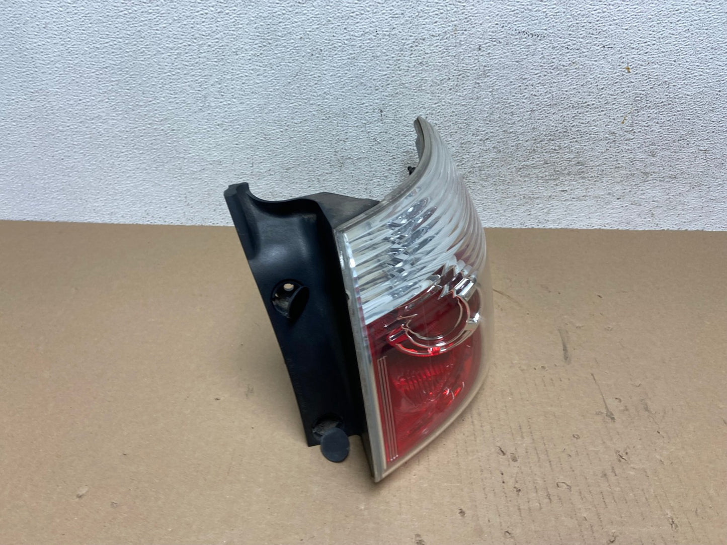 2007 to 2012 GMC Acadia Halogen Tail Light Right Passenger RH Side AE7207 LK2
