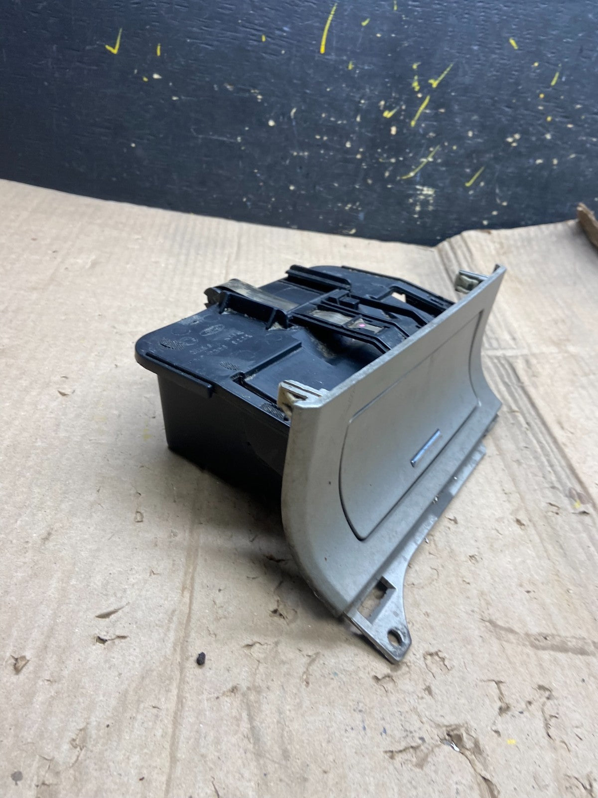 2007 to 2010 Lincoln MKX Center Console Dash Storage Compartment Cubby X1886 DG3