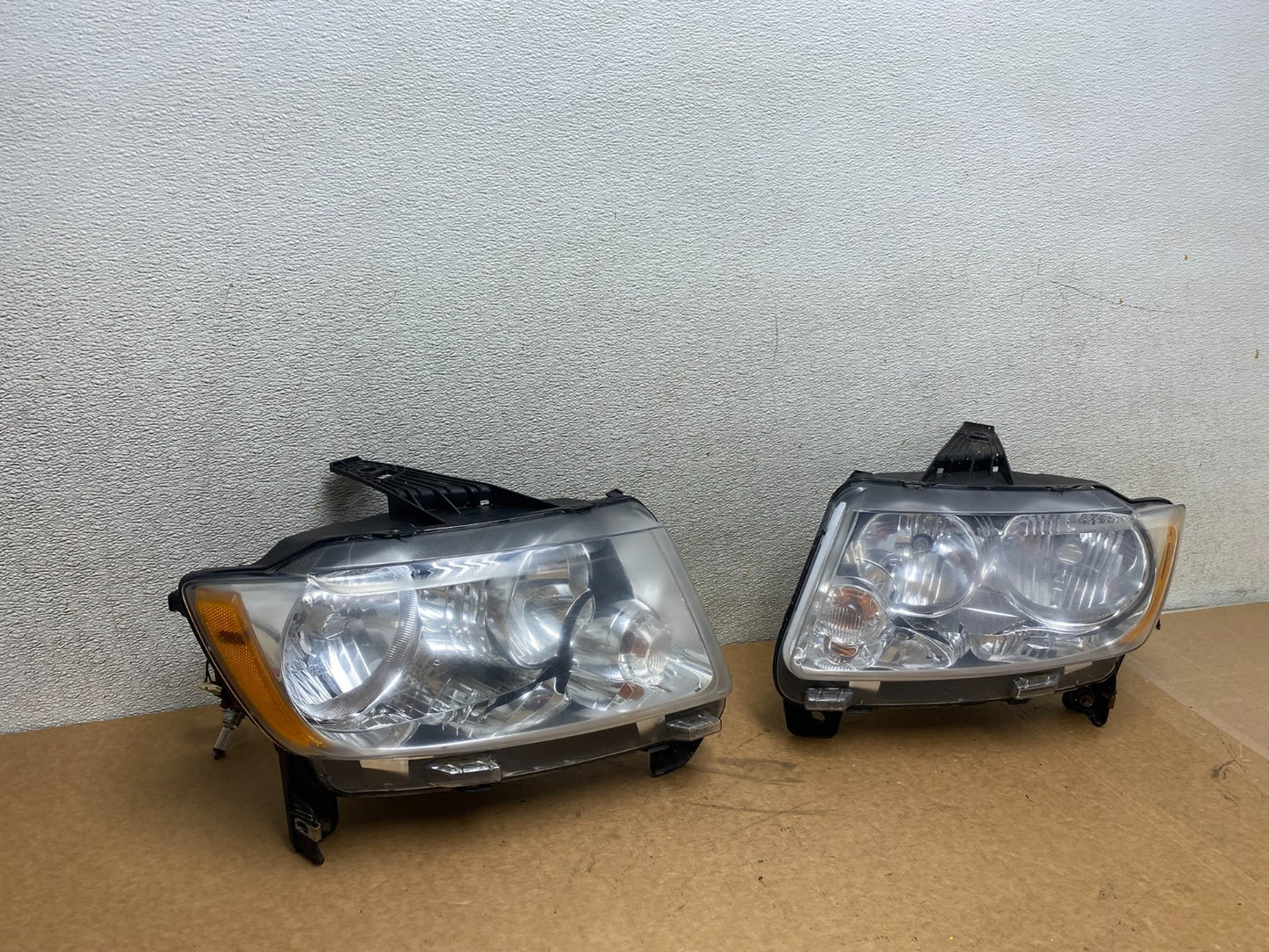 2011-2013 Jeep Grand Cherokee Left+Right Halogen Headlights S5484 DW2