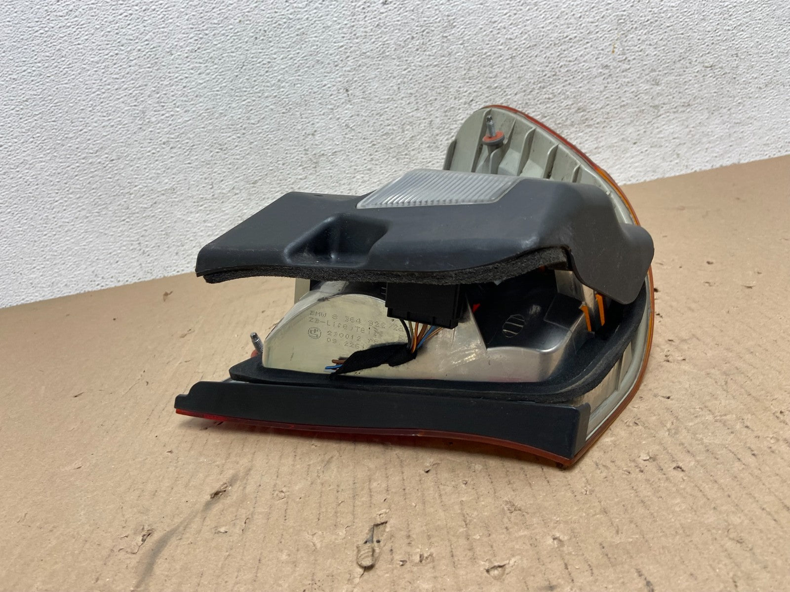 1999-2001 BMW 325i 330i E46 Right Passenger RH Tail Light AE7357 DW4