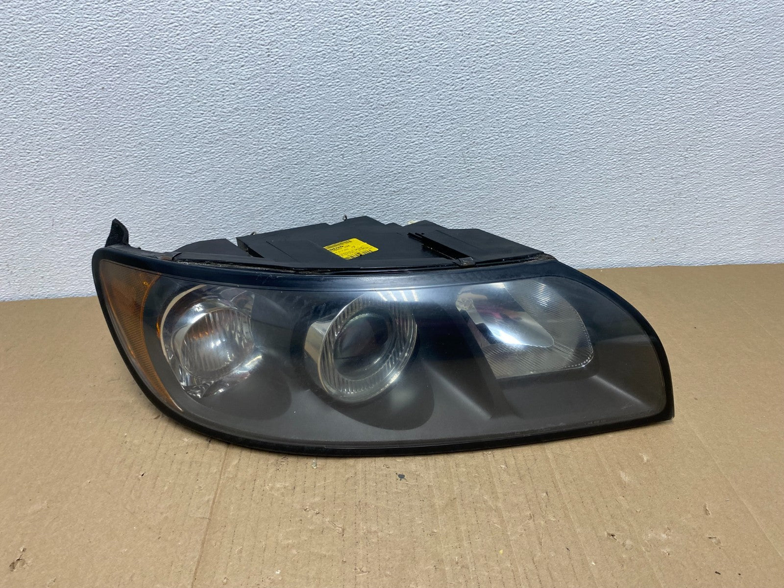 2004 to 2007 Volvo S40 Right Passenger Side Headlight Oem AB8141 DW0