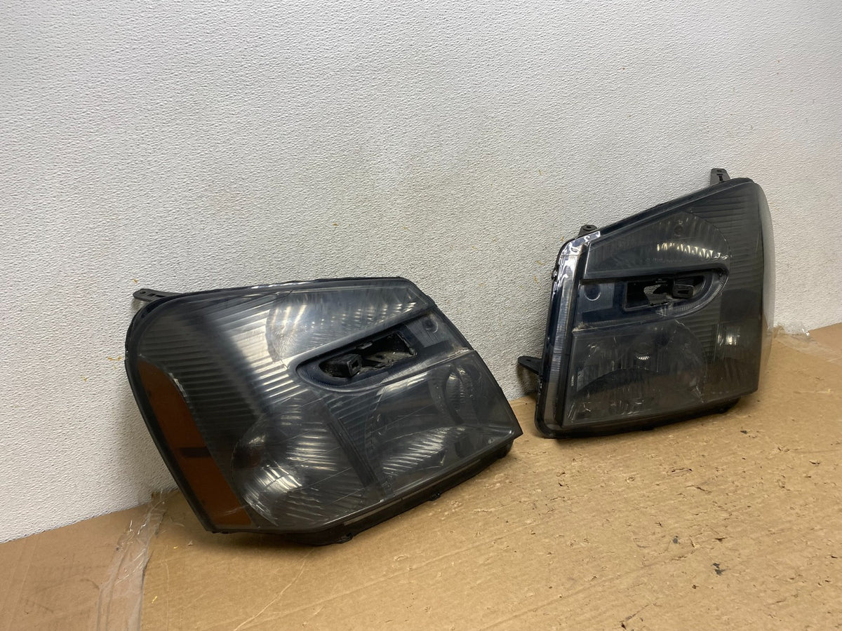 2005 to 2009 Chevrolet Equinox Left+Right Set Halogen Headlights AH9174 DW1