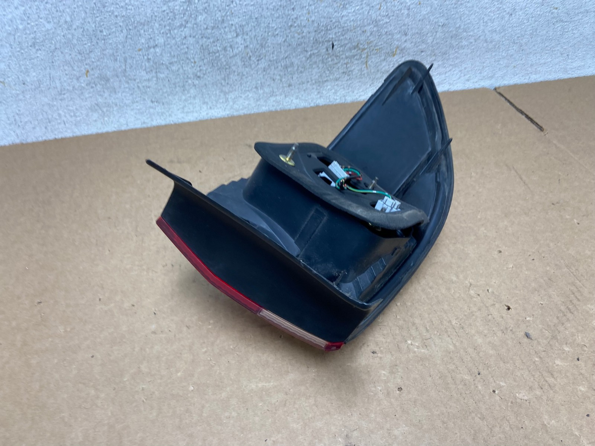 1998 to 2000 Honda Accord Sedan 4door Right RH Side Tail Light AI3331 LK4