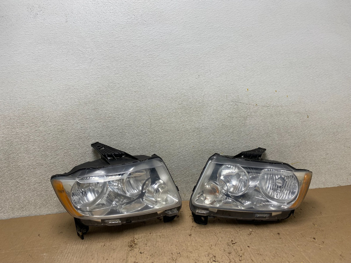 2011-2013 Jeep Grand Cherokee Left+Right Halogen Headlights W3721 DW0