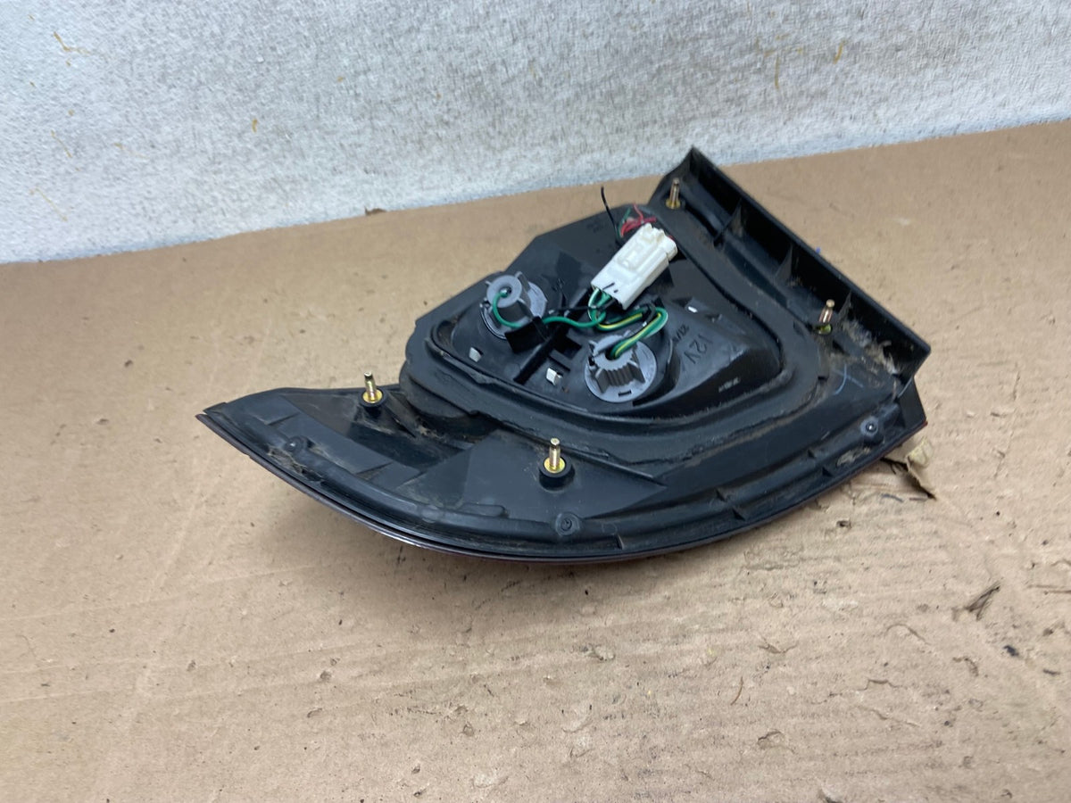 2000 2001 2002 2003 Nissan Sentra Left Driver Side Tail Light AI1063 LK6