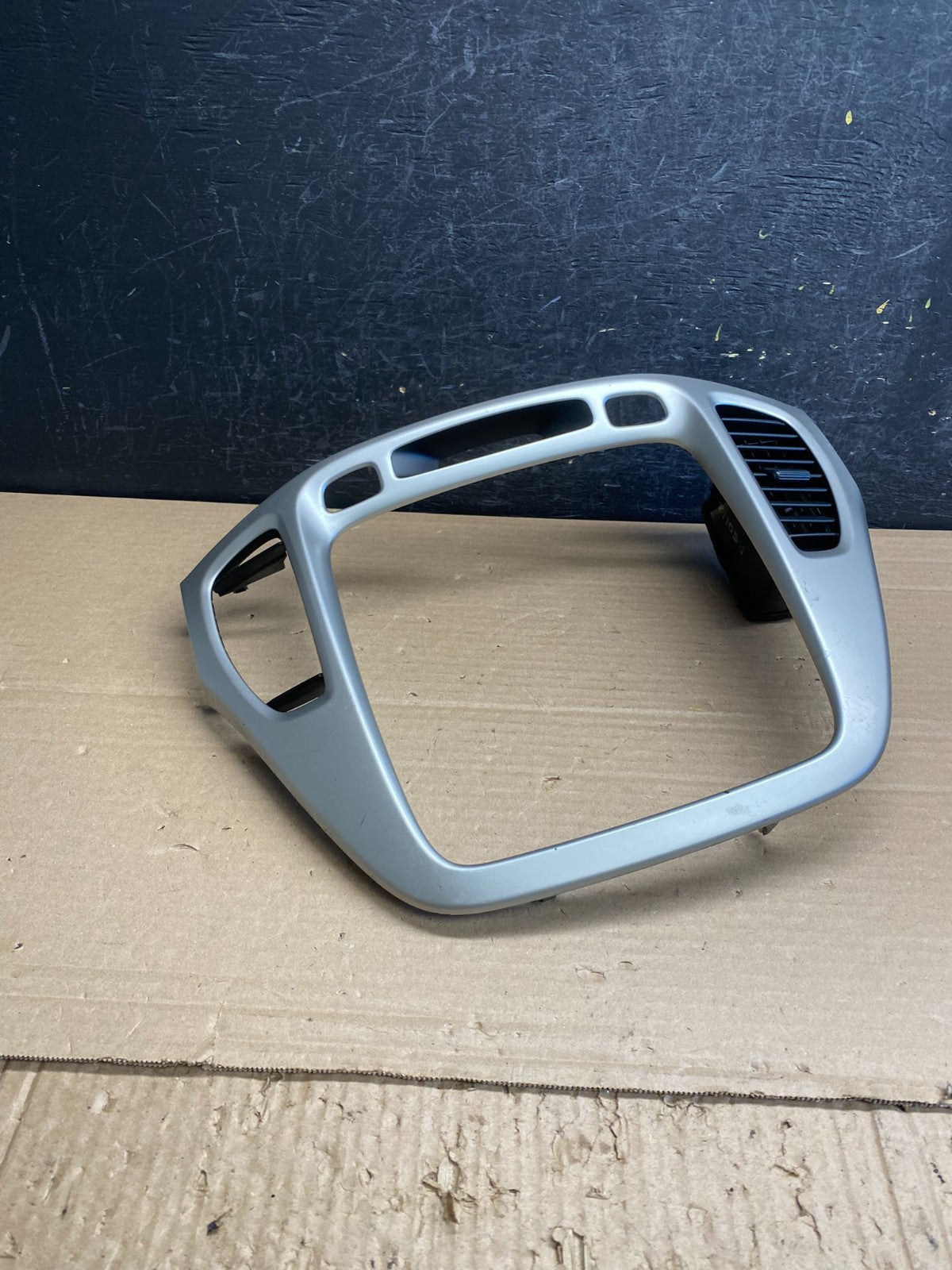 2001-2007 Toyota Highlander Radio Climate Dash Trim Bezel Air Vent AG0112 DG2