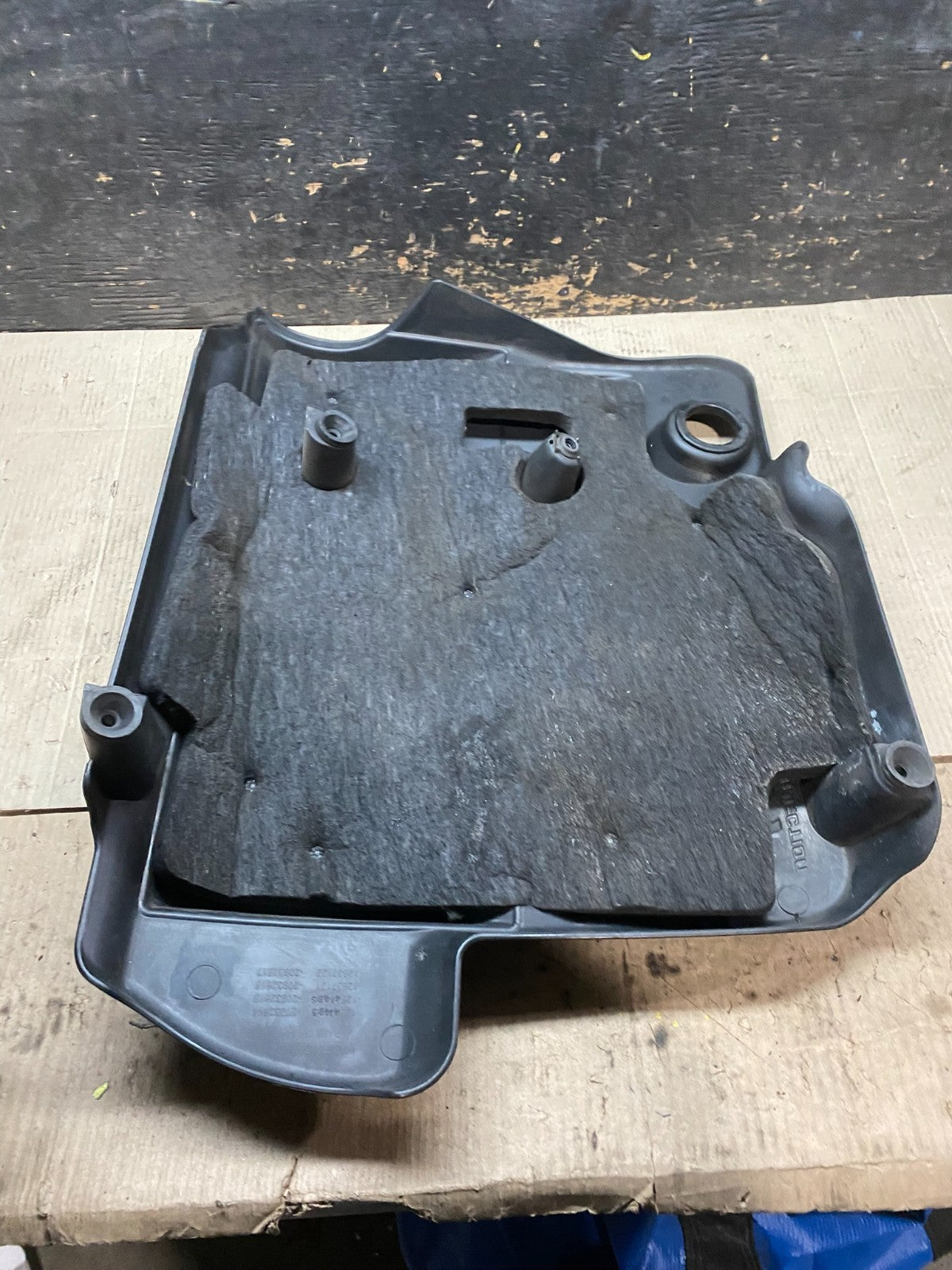 2010 to 2012 Cadillac SRX 3.6L Plastic Engine Cover Shield X2922 DG6