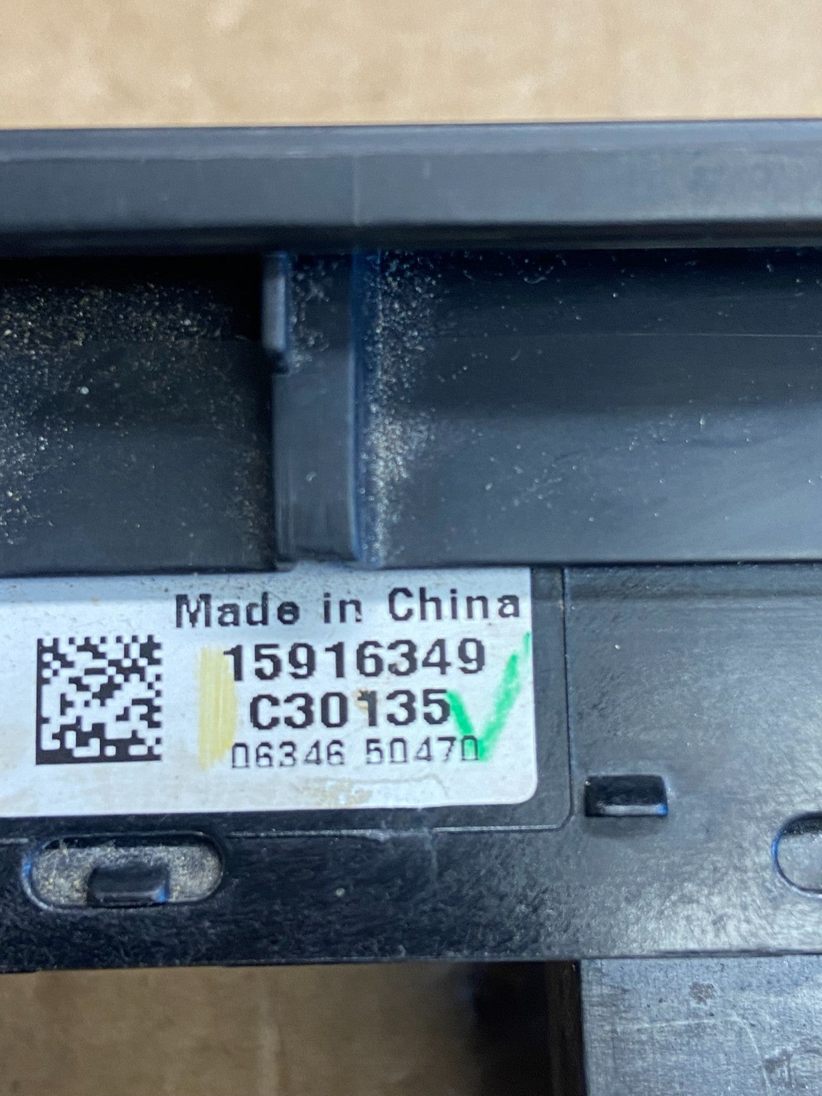 2007 - 2014 Chevrolet Tahoe Yukon Pedal Traction Control Switch ae4453 DG4