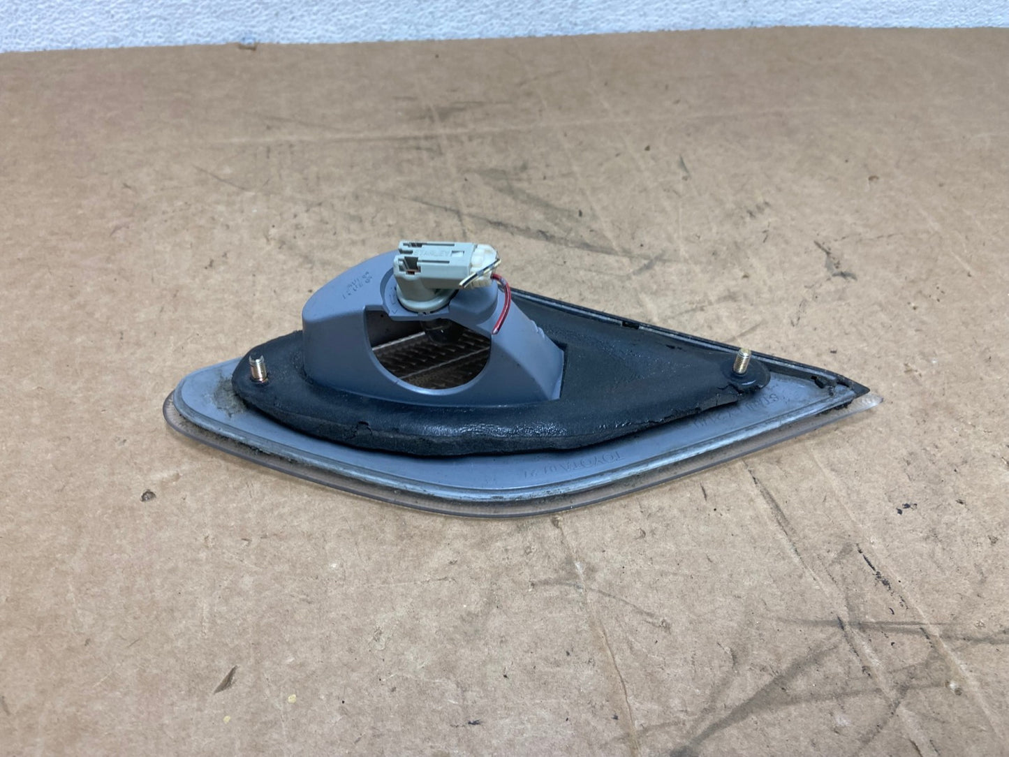 2000 2001 2002 Toyota Avalon Right Passenger Side Inner Tail Light AD6321 LK3