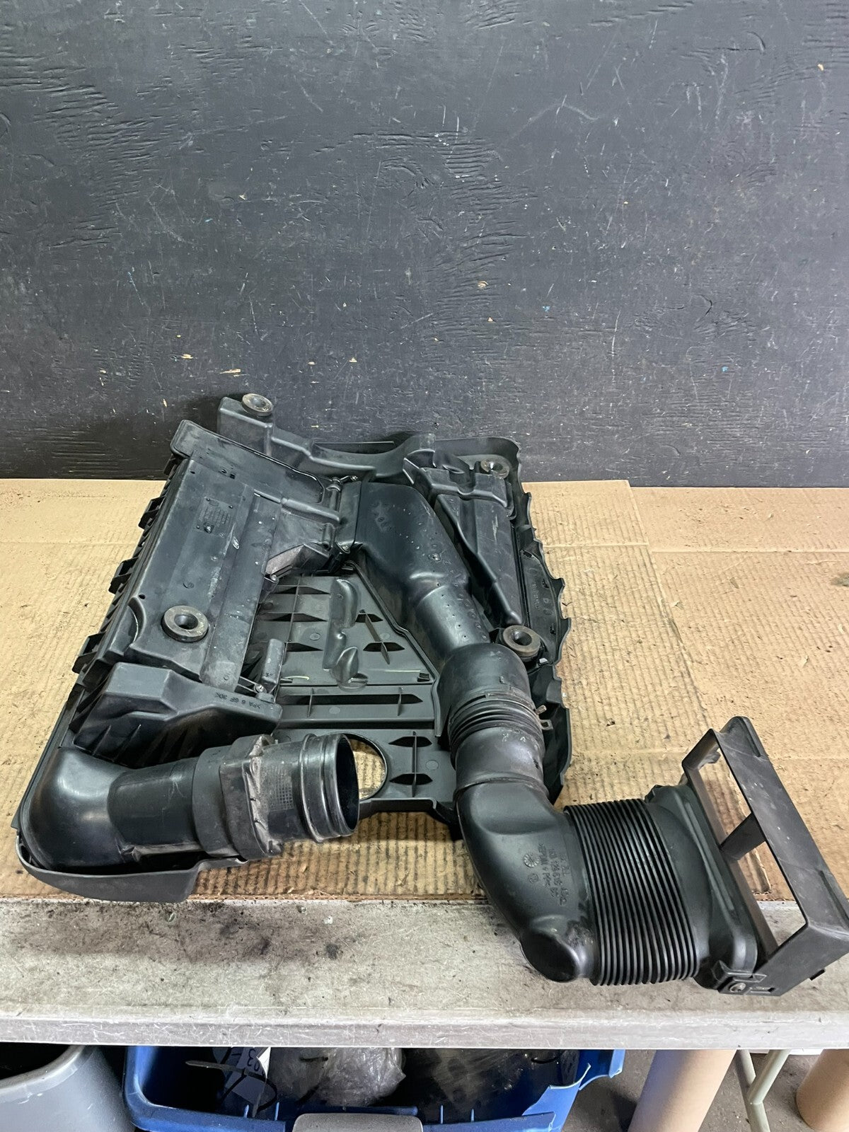 2005 to 2008 Volkswagen Jetta Beetle 2.5L Passat Engine Cover 07k129601G j4271 D6