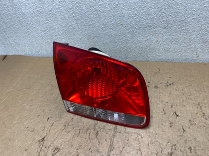 2004-2007 Volkswagen Touareg Lh Driver Left Side Inner Tail Light V4568 DW1