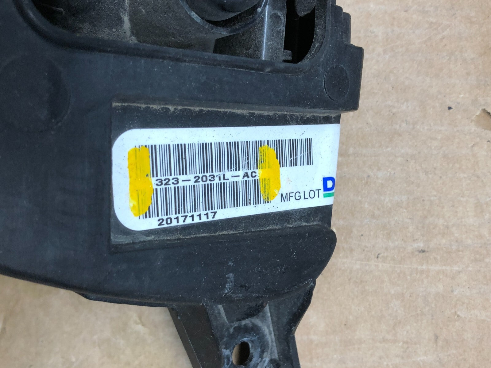 2014 2015 Kia Sorento Front Left Driver LH Fog Light Bezel H1928 DG15