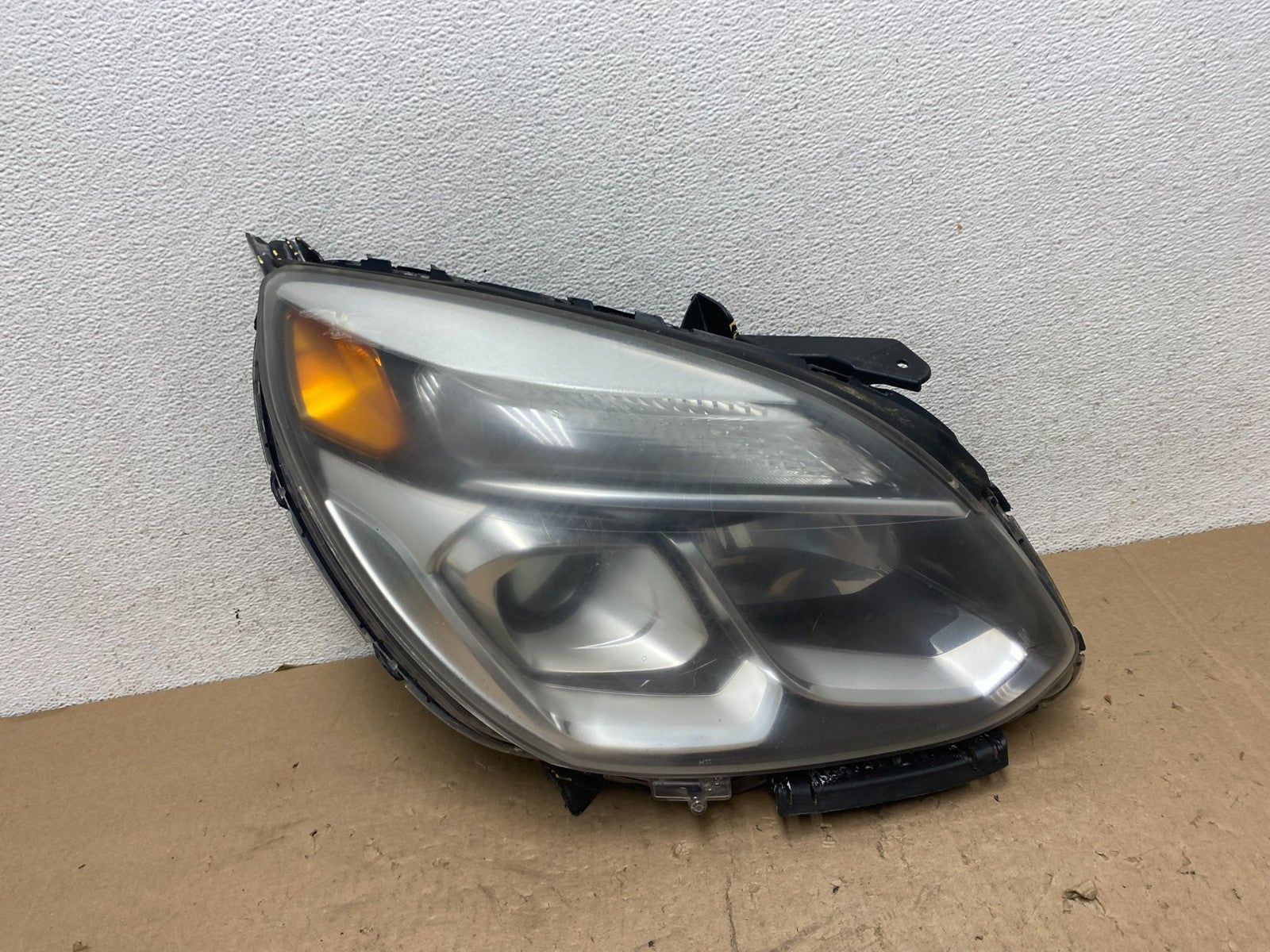 2016-2018 Chevrolet Equinox Right Passenger RH Halogen Headlight AG5548 DW0