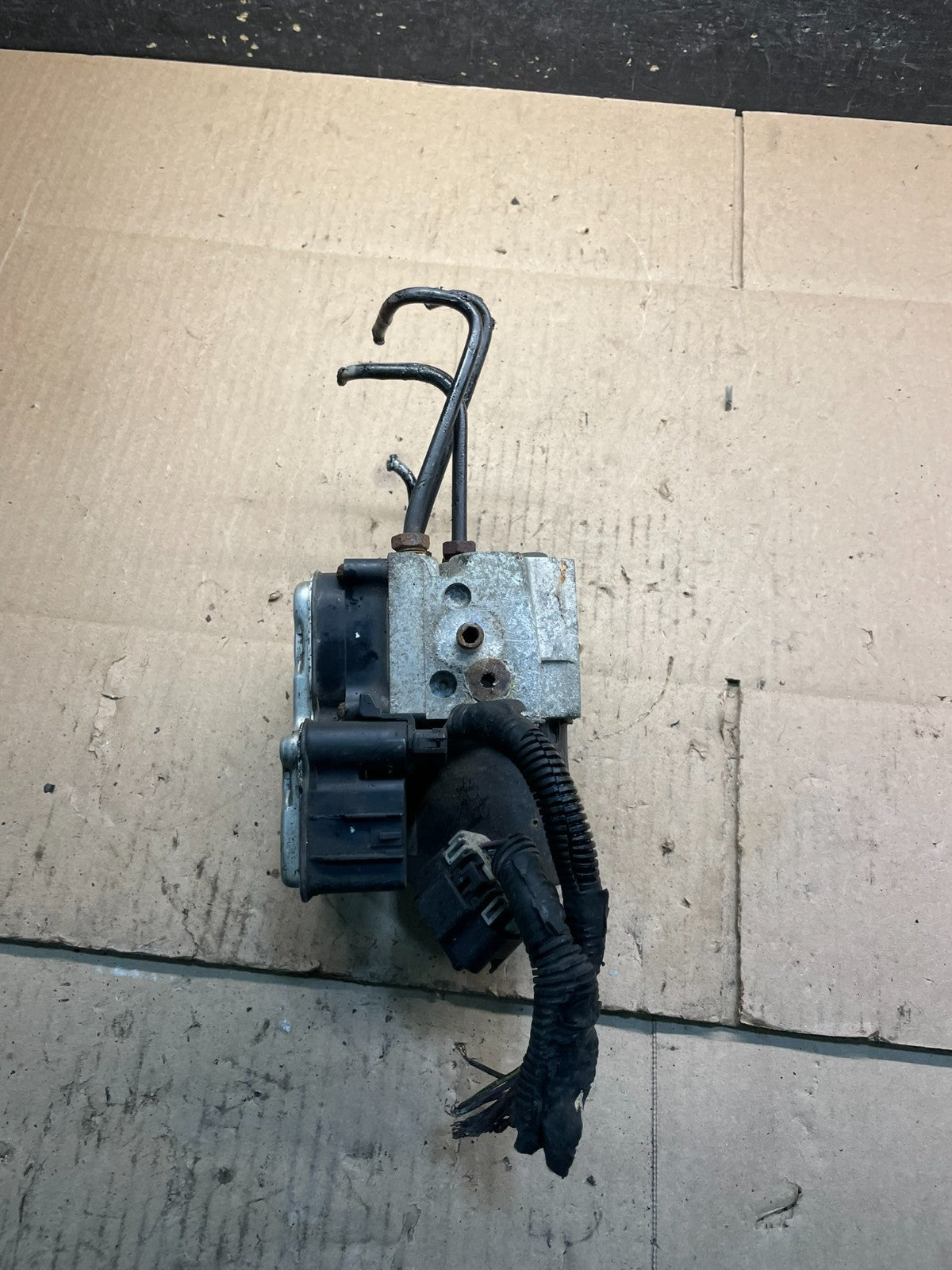 2004-2006 Chevrolet Express ABS Pump Control OEM 13567118 Module V9084 DG1