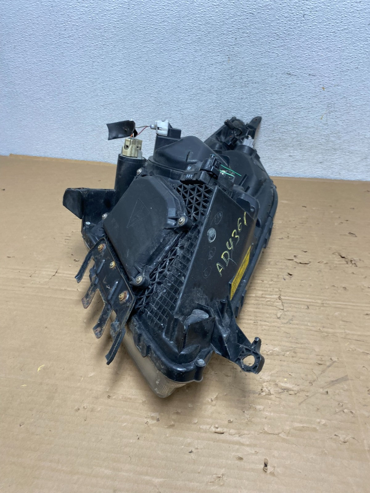 2004 - 2005 Toyota Prius Left Driver Lh Xenon HID Headlight AD4361 DW7