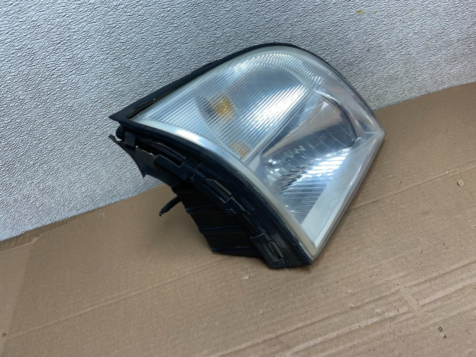 2006-2010 Mercury Mountaineer Right Passenger Rh Side Halogen Headlight AB12692