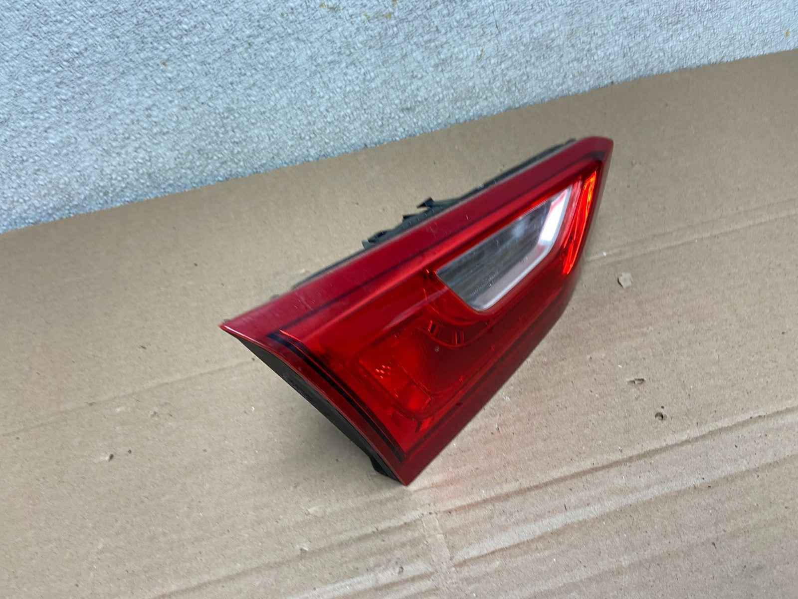 2016 - 2019 Chevrolet Malibu Right Passenger RH Inner Tail Light OEM AB1262 LK2
